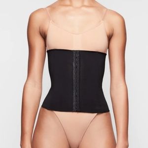 Skims waist trainer black medium NWOT